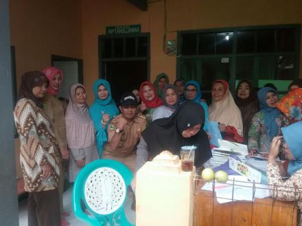 Album : Ibu dan Bpk Camat Paseh bersama TP-PKK Desa Sukama